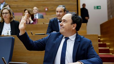 La parella de P�rez Llorca protagonitza la sessi� de control al president en les Corts - L'informatiu - Comunitat Valenciana | Ver