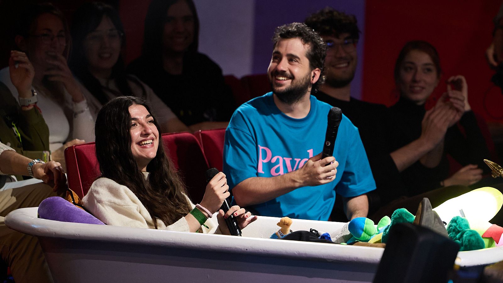 La Revuelta | Sergio Bezos presenta a "la chica politono" - La Revuelta | Ver