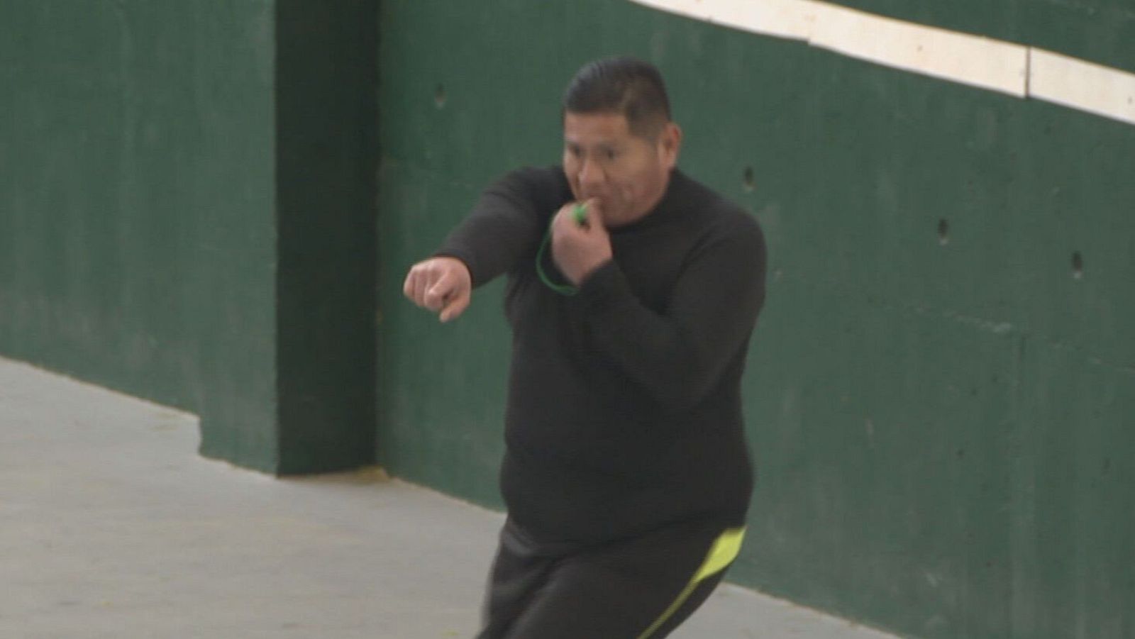 Aprenent a fer d'àrbitre dins de la presó