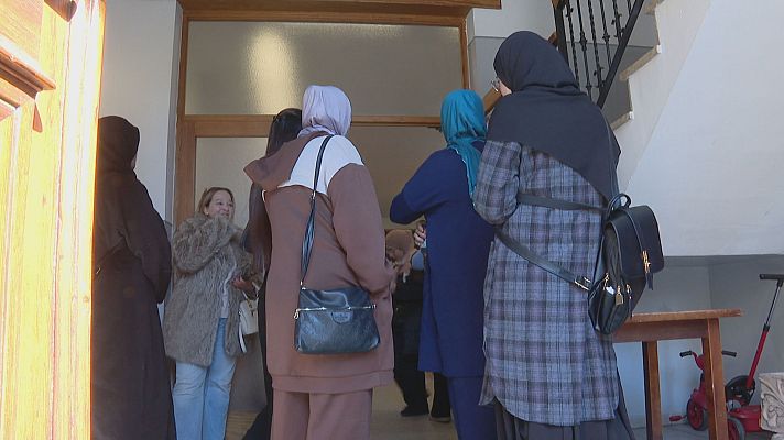 Informatiu Balear - 10.000 migrants de les Balears es podran acollir a la regularització