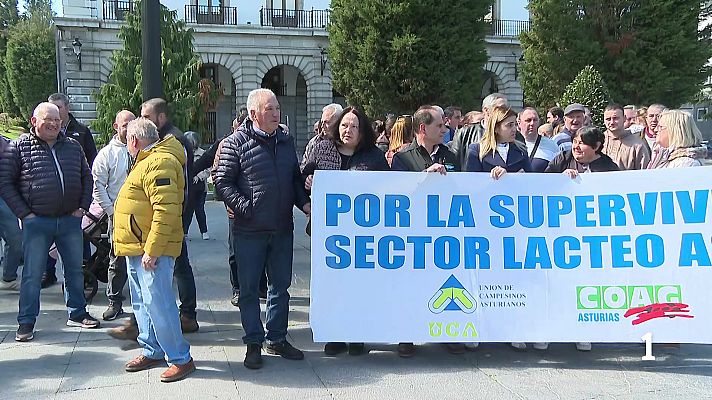 Panorama Regional - Los ganaderos asturianos protestan por los bajos precios de la leche