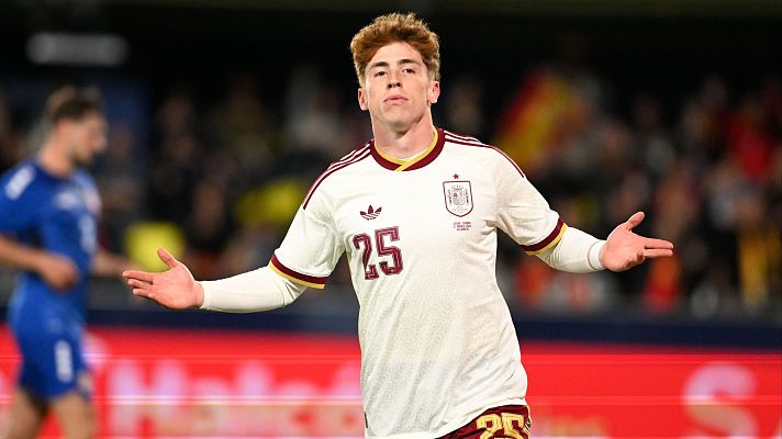 Fútbol - Víctor Muñoz debuta en la selección española con gol