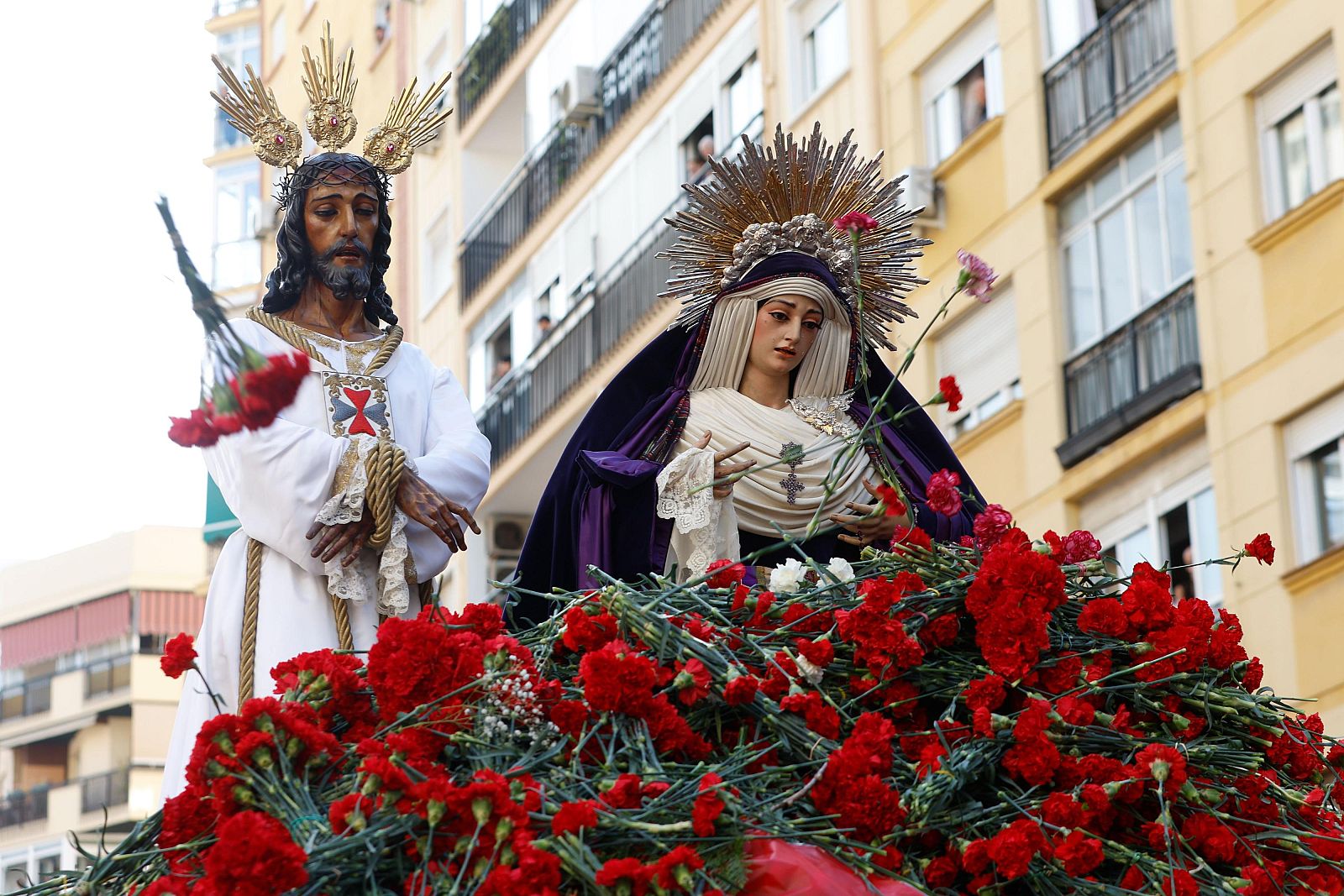 El Traslado del Cautivo de Málaga luce en el Sábado de Pasión - Fin de semana 24h | Ver
