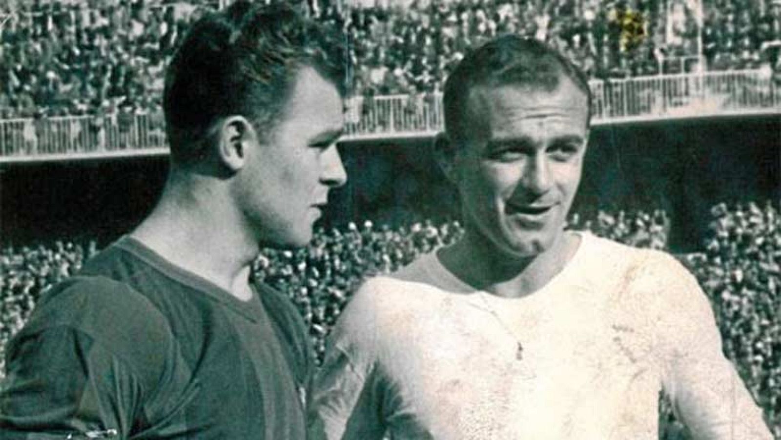 Dentro de la universalidad del clásico destacan dos hombres; los dos mejores jugadores del mundo, Messi y Cristiano Ronaldo. Pocas veces han coincidido en el tiempo dos futbolistas tan dominadores. Quizás hay que remontarse a los años 50, con Di Stef