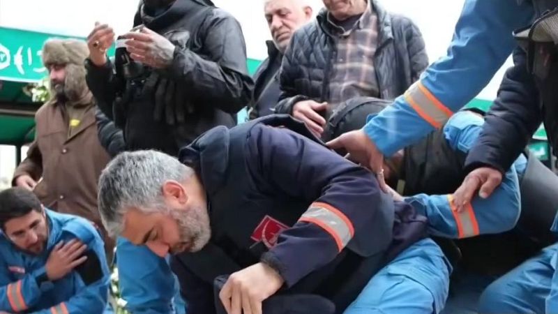 Uno de los testigos del ataque con cinco sanitarios muertos en Líbano: "Los saqué a todos" - La hora de La 1 | Ver