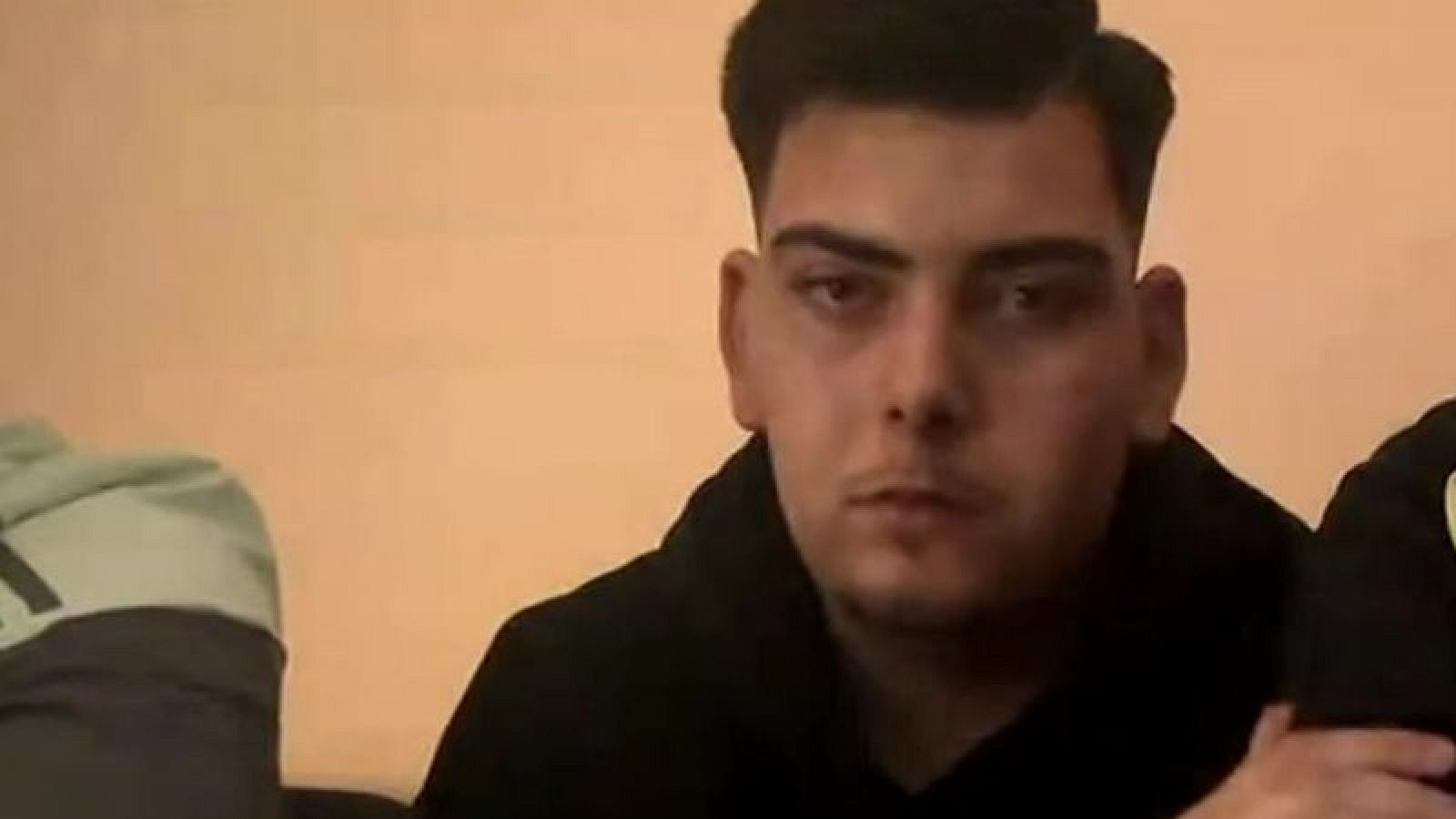 Brutal paliza a Izan: "Bésame los pies" - Mañaneros 360 | Ver