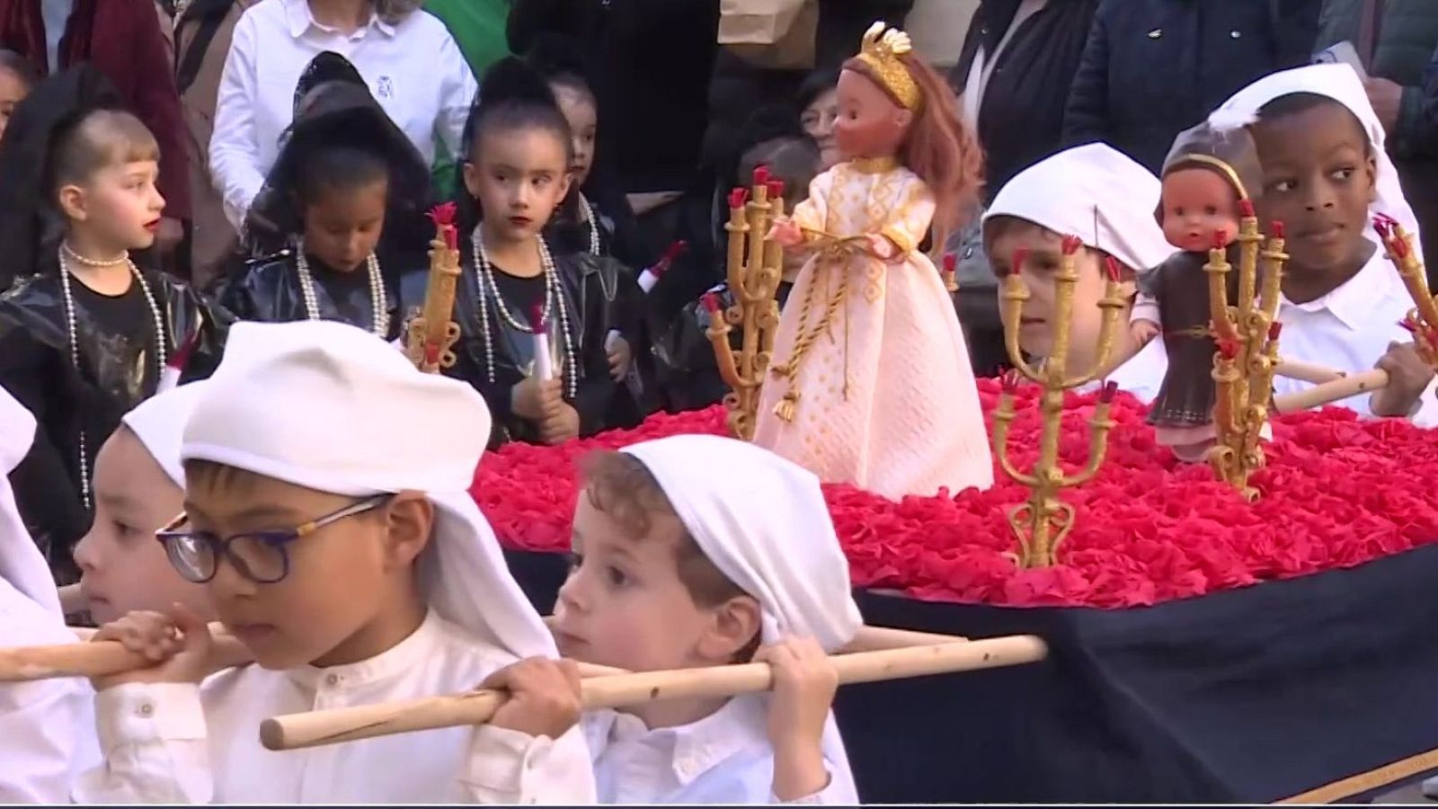 Una procesión 'en miniatura' - Noticias Aragón | Ver