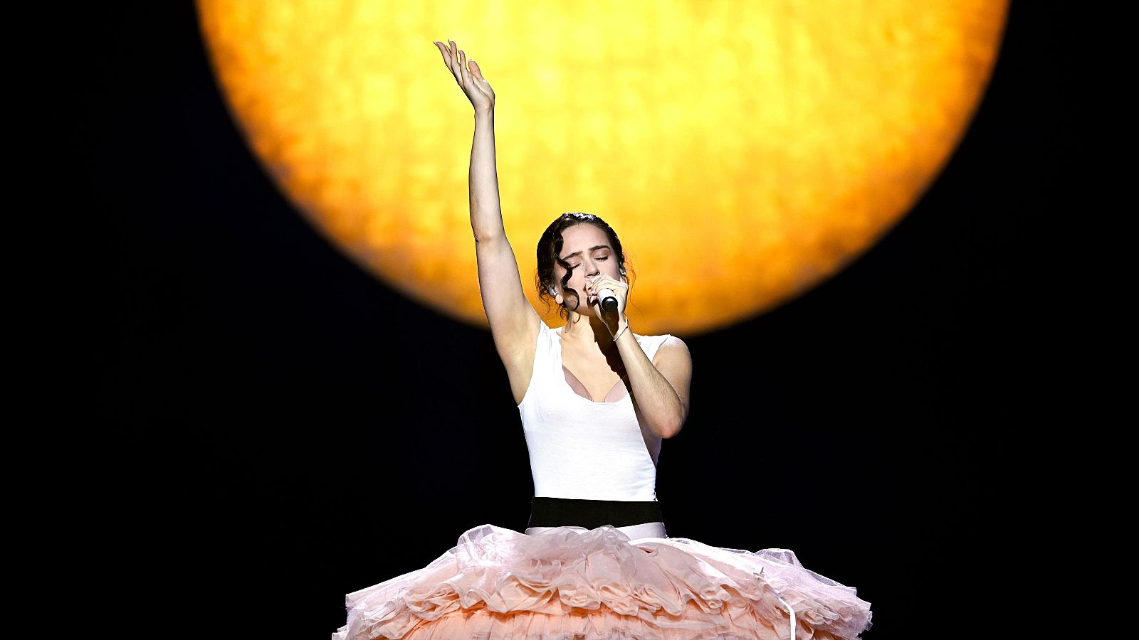 El ‘Lux Tour’ de Rosalía aterriza en Madrid | Ver