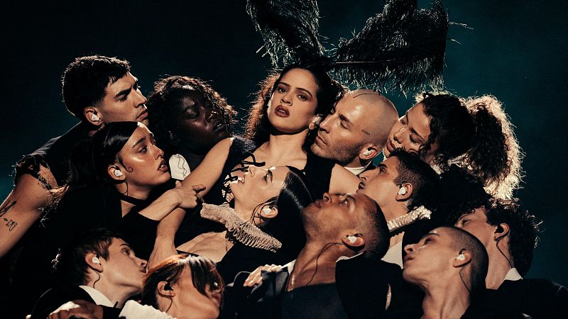 Rosalía revoluciona Madrid con el estreno de 'Lux Tour' - Informativo 24h | Ver