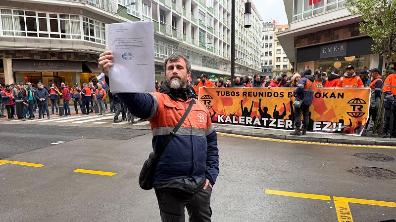 Los trabajadores de Tubos Reunidos se manifiestan en Bilbao para exigir la retirada del ERE | RTVE Play - Ver ahora