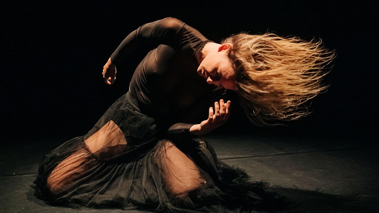 Laboratorio esc�nico - "El cuerpo como espacio de memoria, presencia y transformaci�n" by Natalia Navarro - 02/04/26 - Ver ahora