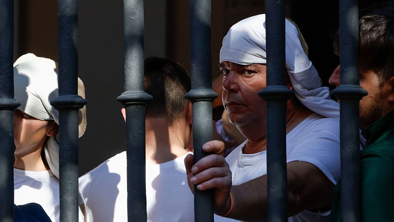 José Molina se despide como costalero tras más de 40 años - Telediario 1 | Ver