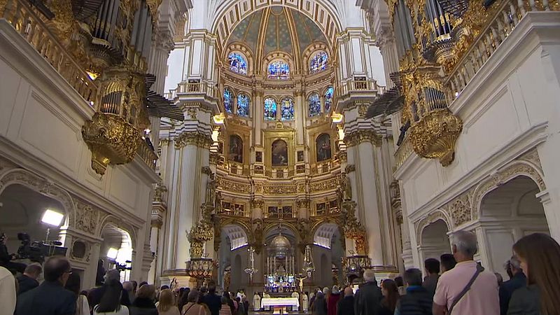 Semana Santa 2026 - Santos Oficios: Jueves Santo desde La Catedral de Granada | Ver