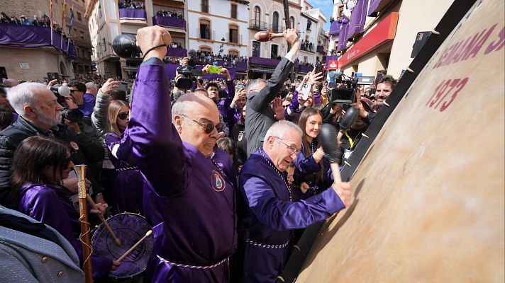 Telediario 1 - Intensidad y emoción en el Viernes Santo: un recorrido por España