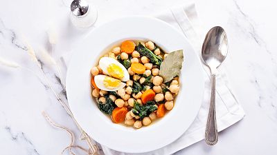 Los restaurantes adaptan sus platos a la Semana Santa con potajes de vigilia, croquetas de bacalao y torrijas