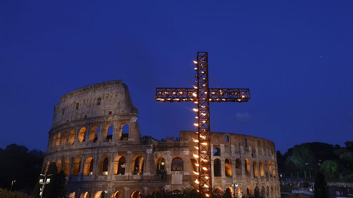 Telediario 1 - El Coliseo acoge hoy el Vía Crucis del Viernes Santo