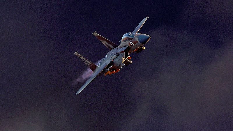 EE. UU. logra rescatar a uno de los pilotos del F-15 tras eyectarse sobre Irán | Ver