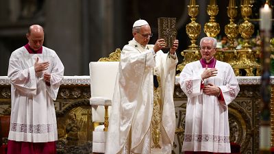 El papa Le�n XIV llama en su primera Vigilia Pascual a no dejarse "paralizar" por la guerra y la injusticia