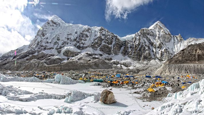 Telediario Fin de Semana - Comienza la temporada de escalada en el Everest