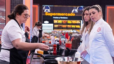 El "chup-chup" de Valeria Ros y Annie