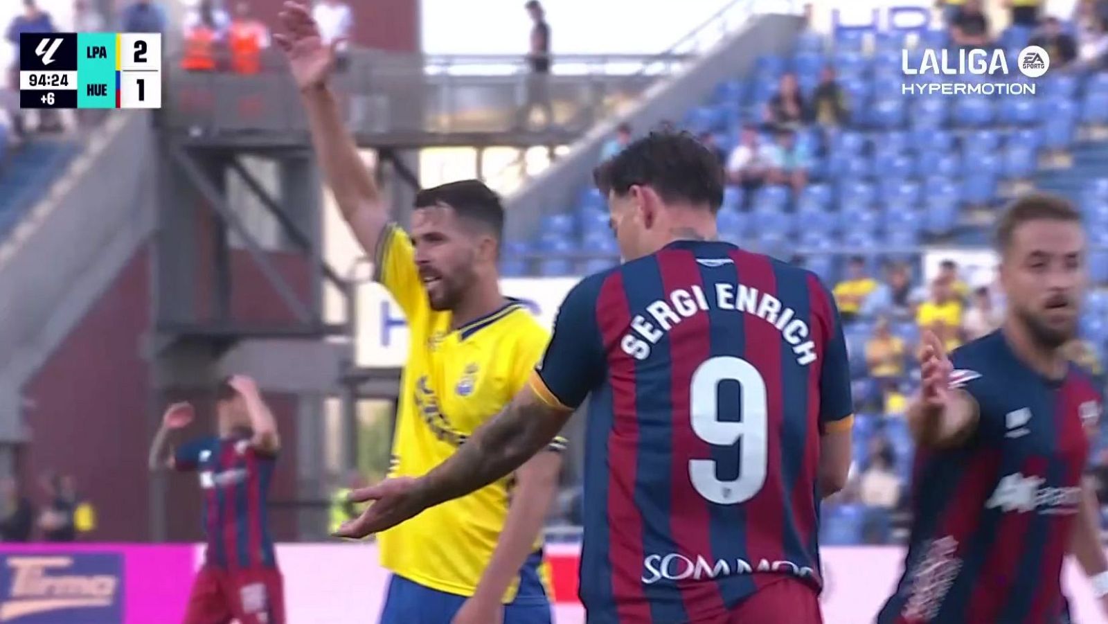 La SD Huesca mejora, pero pierde en Las Palmas de Gran Canaria y sigue lejos de la salvación - Noticias Aragón | Ver