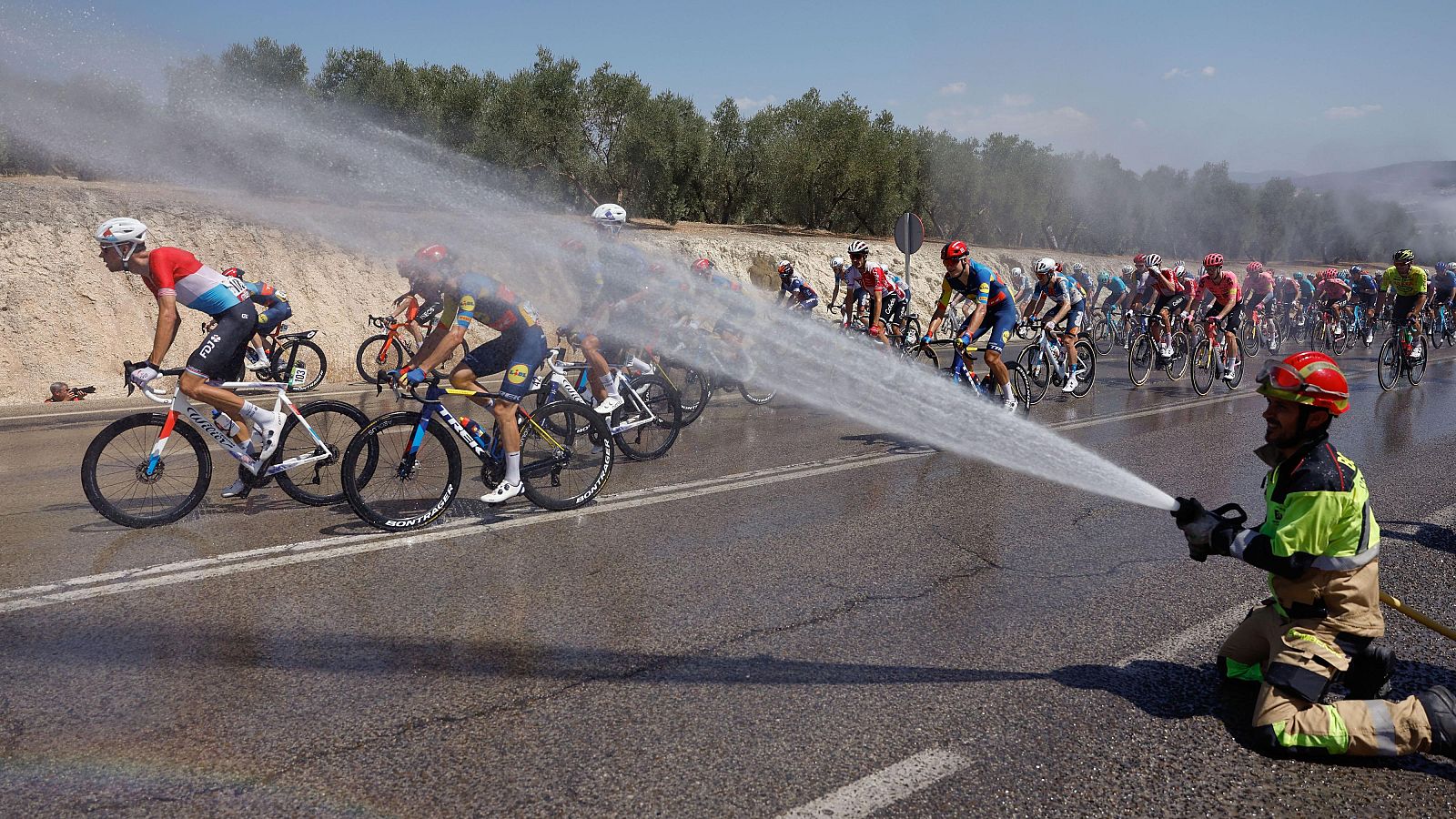 El cambio climático, un riesgo para los ciclistas en carrera - Los Deportes de La1 | Ver