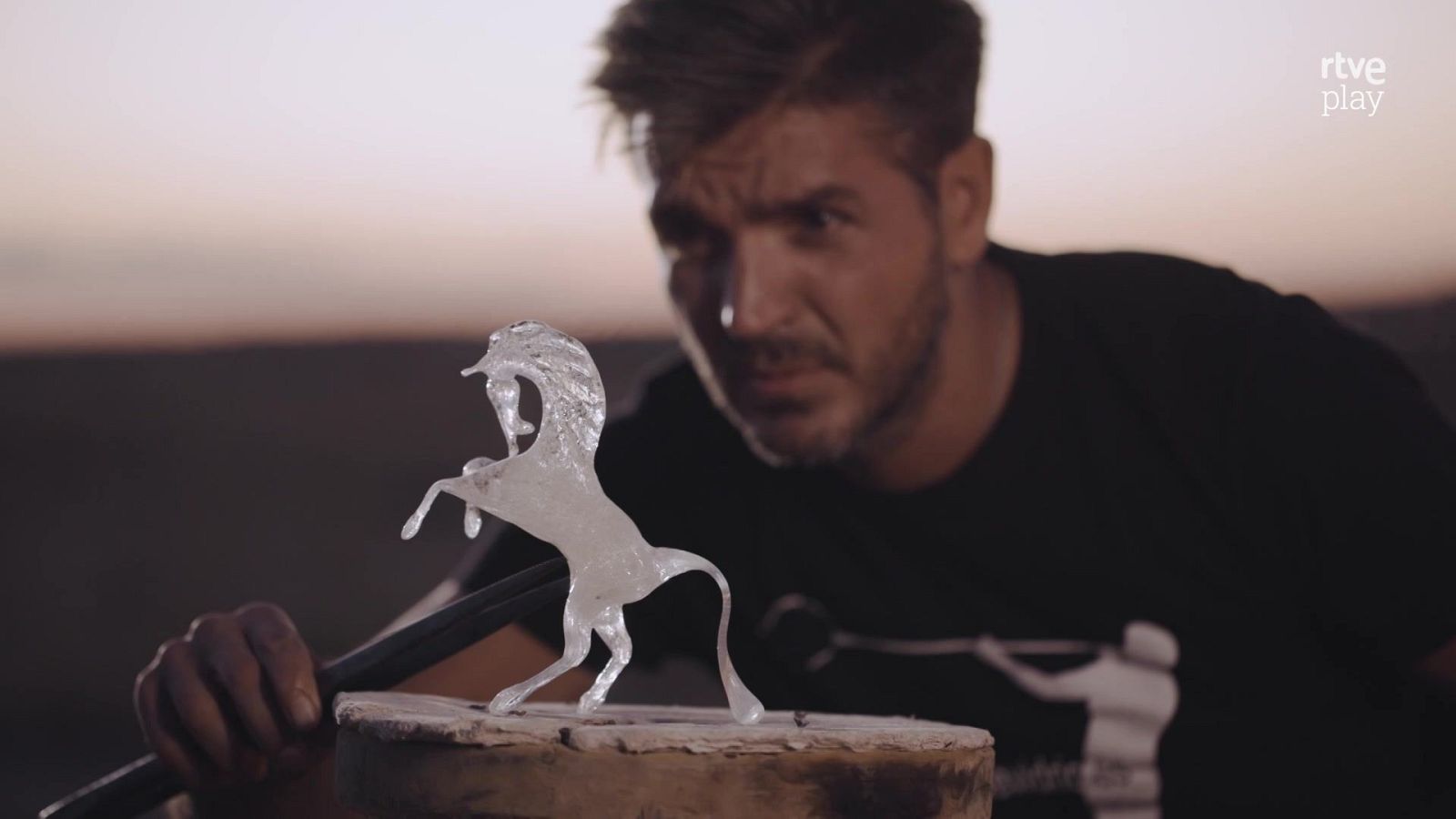 Diego Rodríguez. Soplado de vidrio | Ver