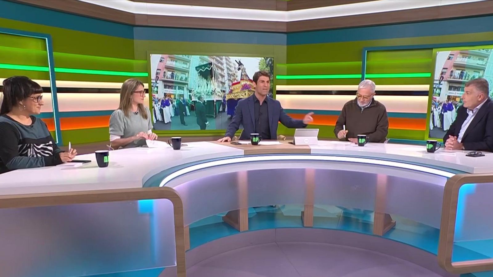 L'himne d'Espanya a les processons, català i cas Kitchen - L'Altaveu al pati - L'altaveu al pati | Veure