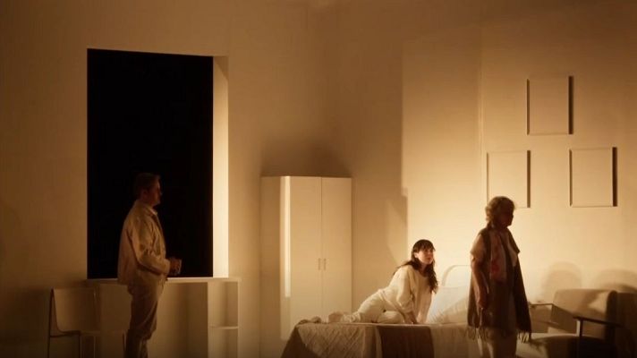 Telediario 1 - La novela 'Las gratitudes', de Delphine de Vigan, llega al escenario de la mano de Gloria Muñoz