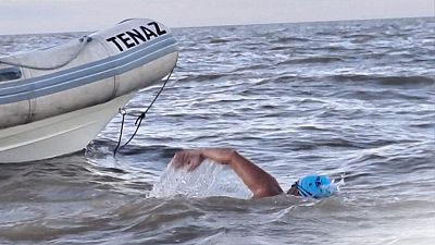 Jorge Crivillés cruza a nado el Río de la Plata