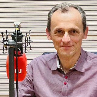 Duque: "Por primera vez un astronauta fotografía la Tierra con las estrellas"