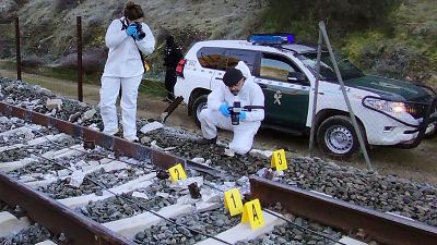 Los sistemas de Adif detectaron una posible rotura de la v�a 22 horas antes del accidente de Adamuz - Telediario 1 | Ver