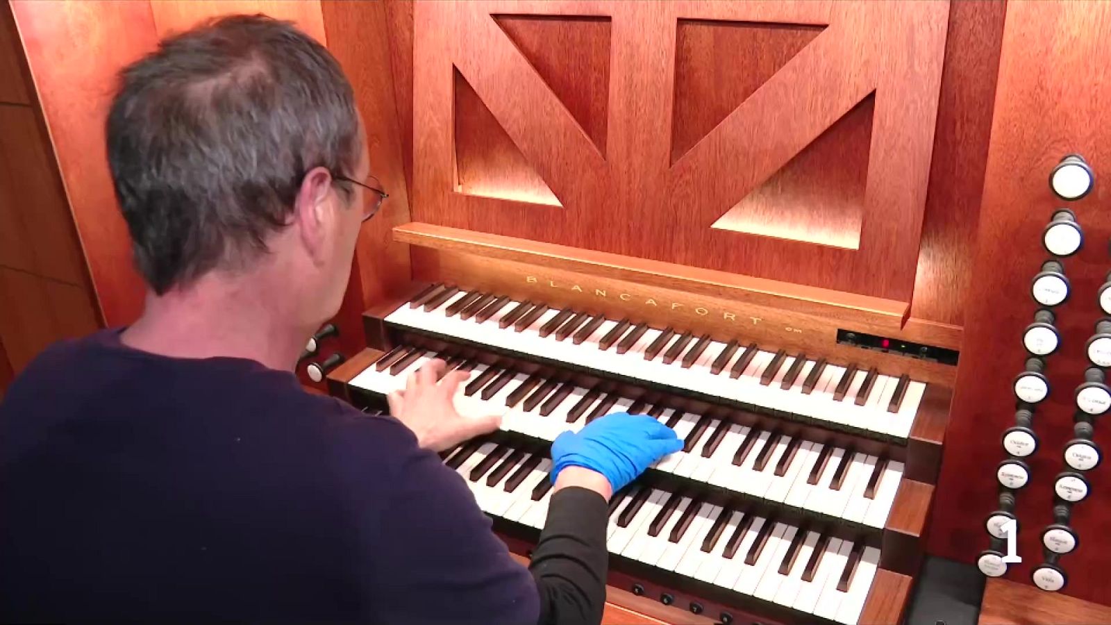 L'orgue de Sant Felip Neri finalitzat després de 59 anys - L'Informatiu | Veure
