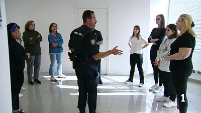La Polic�a Nacional imparte en Oviedo un taller de defensa personal contra las actitudes machistas