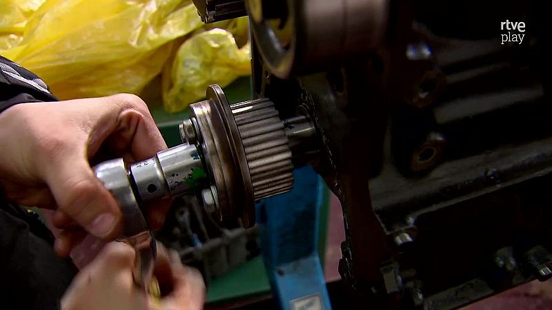 IES Lázaro Cárdenas. FP en Automovilismo y Electromecánica | Ver