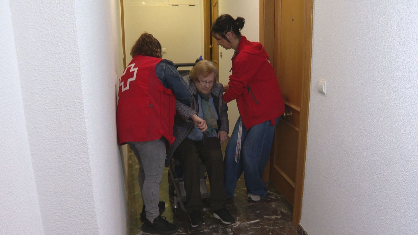 Més de 400 ascensors encara no funcionen en alguns municipis afectats per la dana - L'informatiu - Comunitat Valenciana | Ver