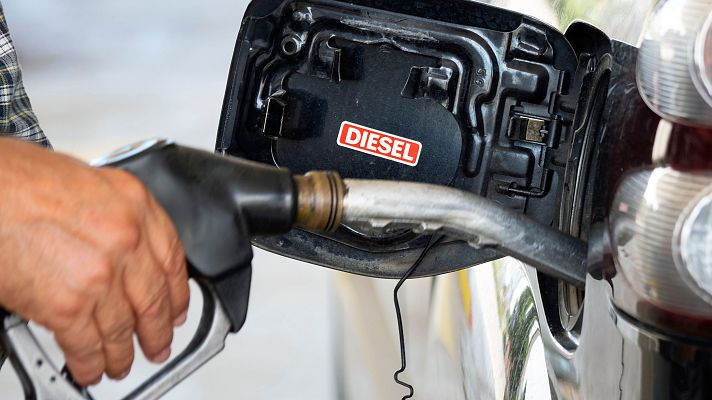 Telediario 1 - ¿Por qué el diésel se encarece más que la gasolina?