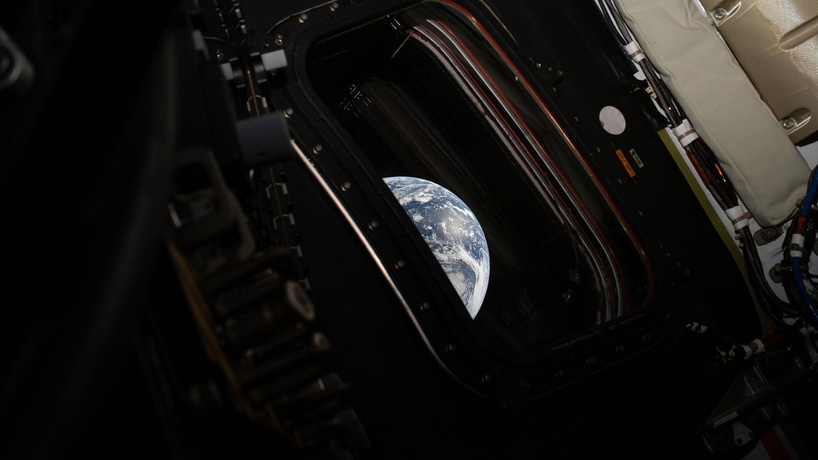 La tripulación de Artemis II se prepara para volver a la Tierra - Telediario 1 | Ver