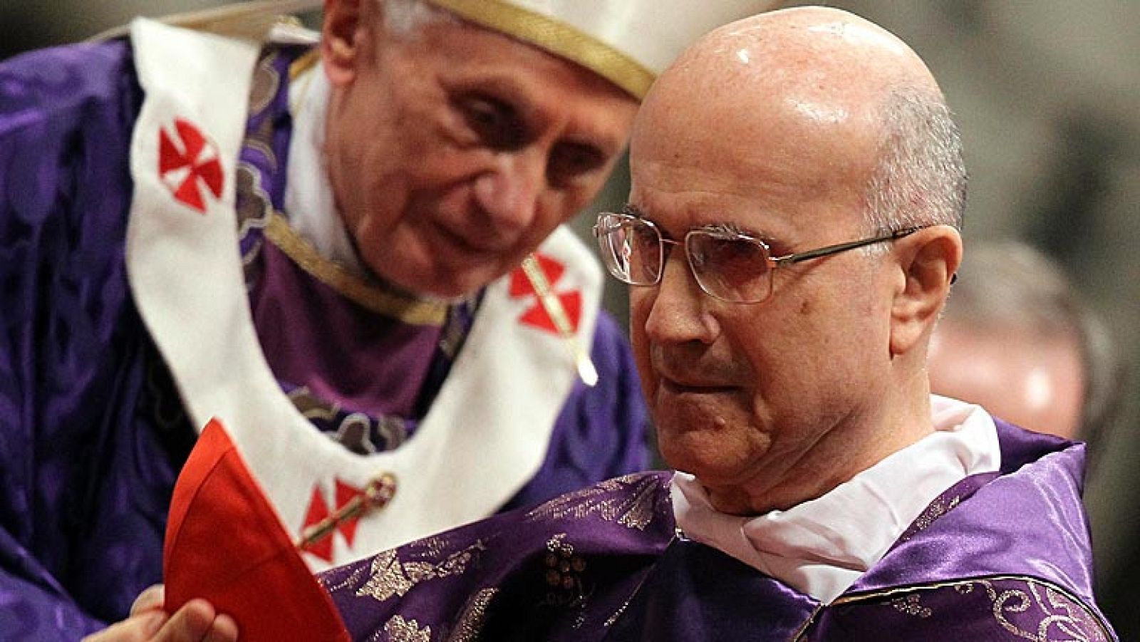 TARCISIO BERTONE CAMARLENGO RENUNCIA BENEDICTO XVI