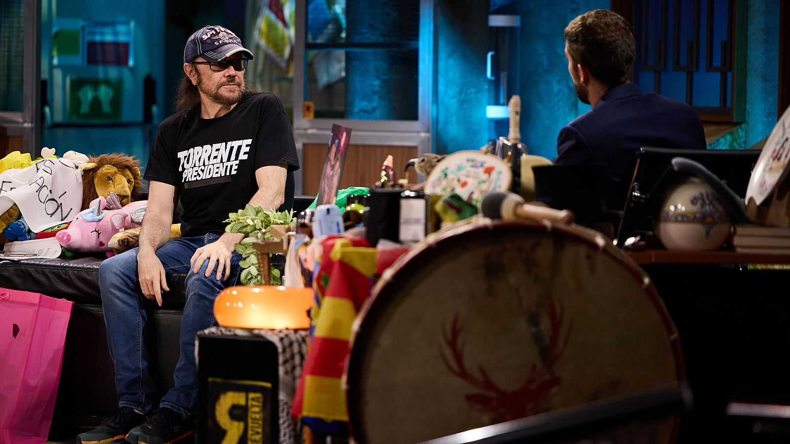 La Revuelta | Santiago Segura: "¿Qué hay de malo en recoger cable?" - La Revuelta | Ver