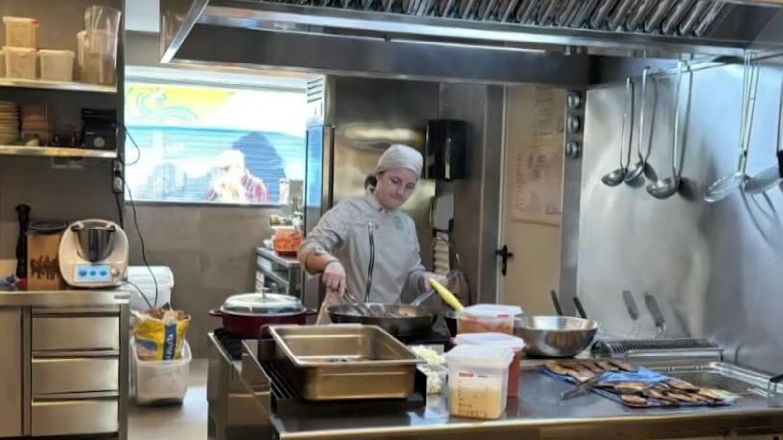 El negocio de las reseñas falsas en internet - Directo al grano | Ver