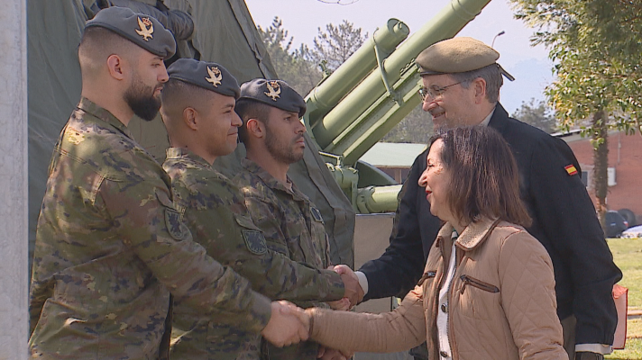 Panorama Regional - La ministra de Defensa visita al acuartelamiento Cabo Noval