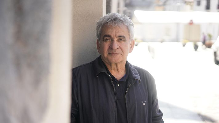 Telediario 1 - Bernardo Atxaga presenta su nueva novela 'Golondrinas'