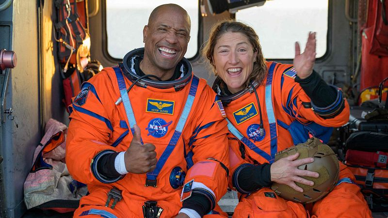 La nave Orion de Artemis II ameriza con éxito en el Pacífico - Informativo 24h | Ver