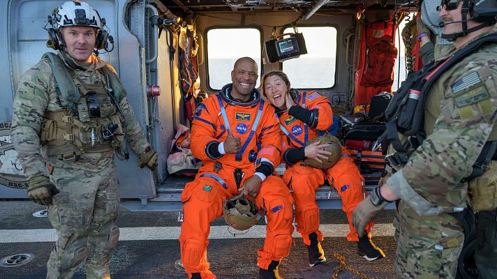 Telediario Fin de Semana - Fin de una misión a la Luna histórica: así ha sido el amerizaje de la tripulación de la misión Artemis II a la tierra