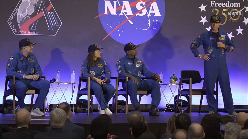 Los astronautas destacan su unión y aprecio por la Tierra - La noche en 24h | Ver