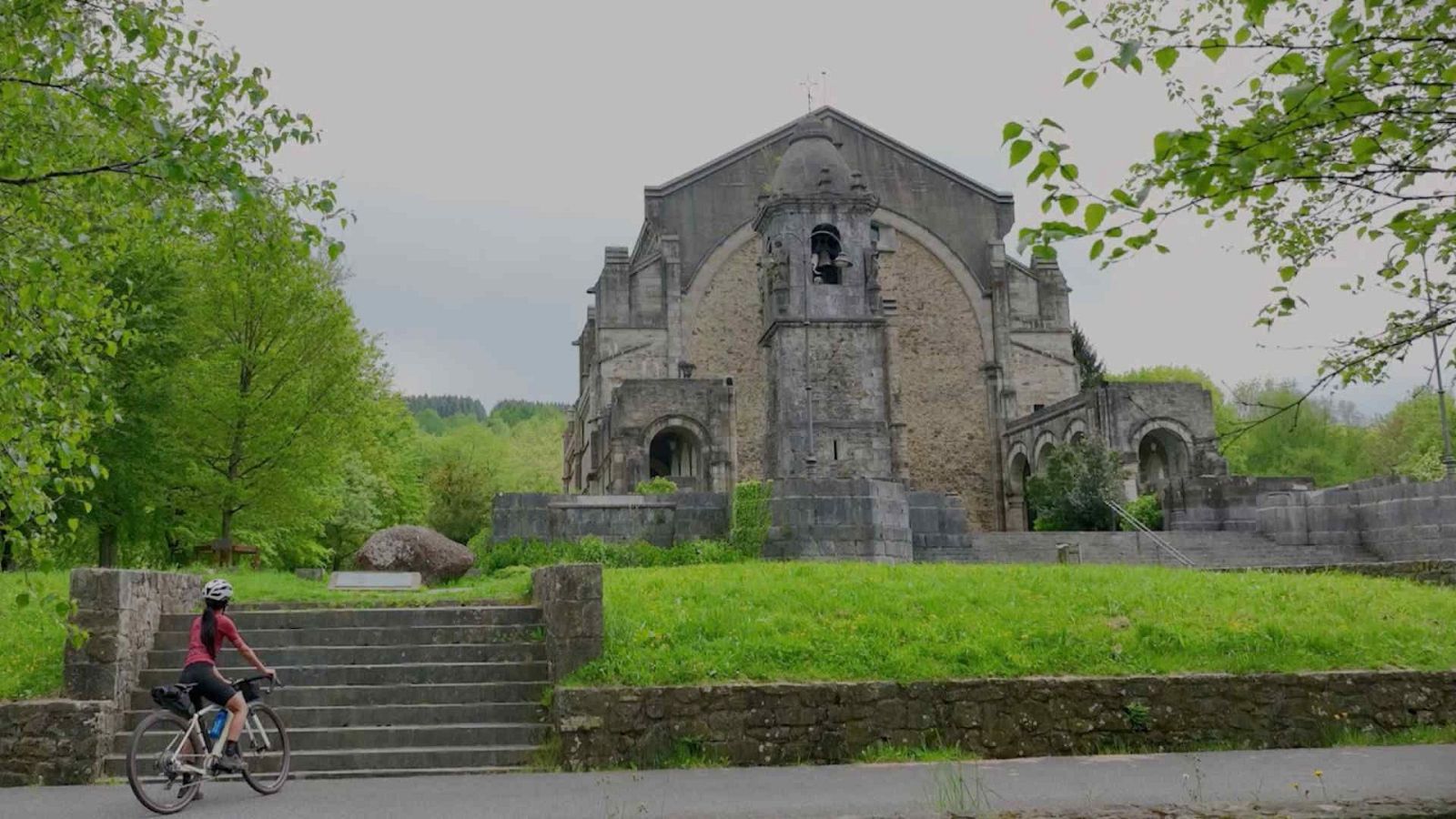 Un país en bicicleta. Diario de una ciclista - Episodio 12: Vino, arte y bicicleta: una ruta por Bizkaia - Un país en bicicleta. Diario de una ciclista | Ver