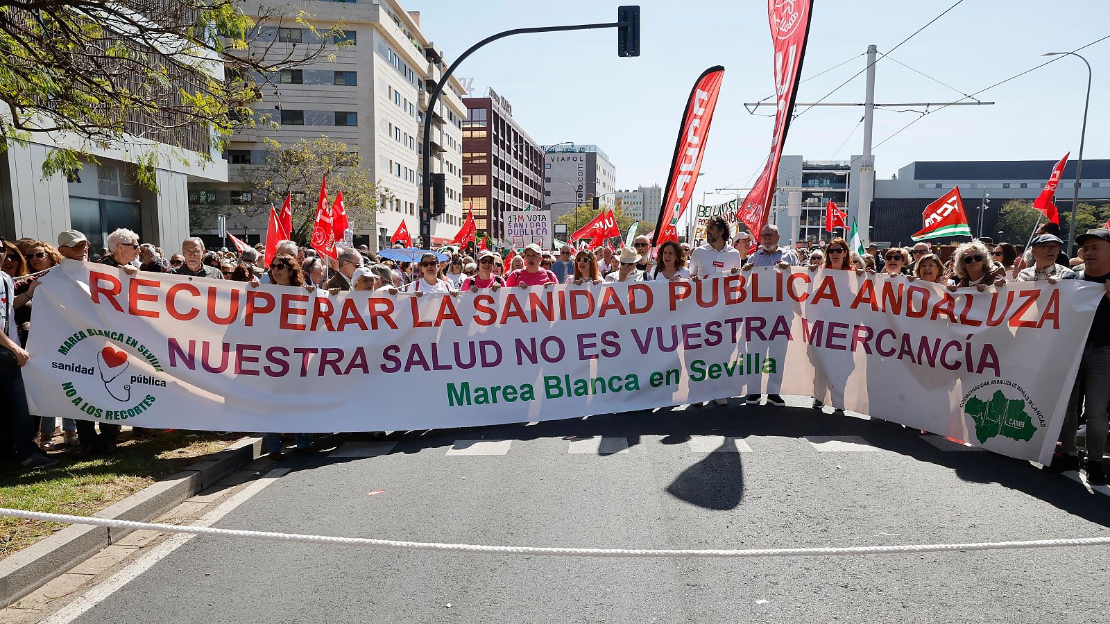Las Mareas Blancas salen a las calles andaluzas por la sanidad - Informativo 24h | Ver