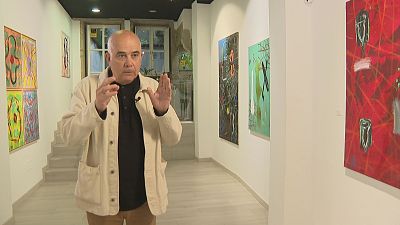O pintor Ant�n Pati�o exp�n en Santiago a s�a obra recente - Telexornal - Galicia | Ver
