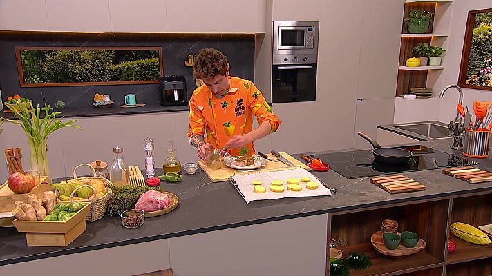 Cuina Brutal - Amanida de cols, lloms de porc i peres calentes